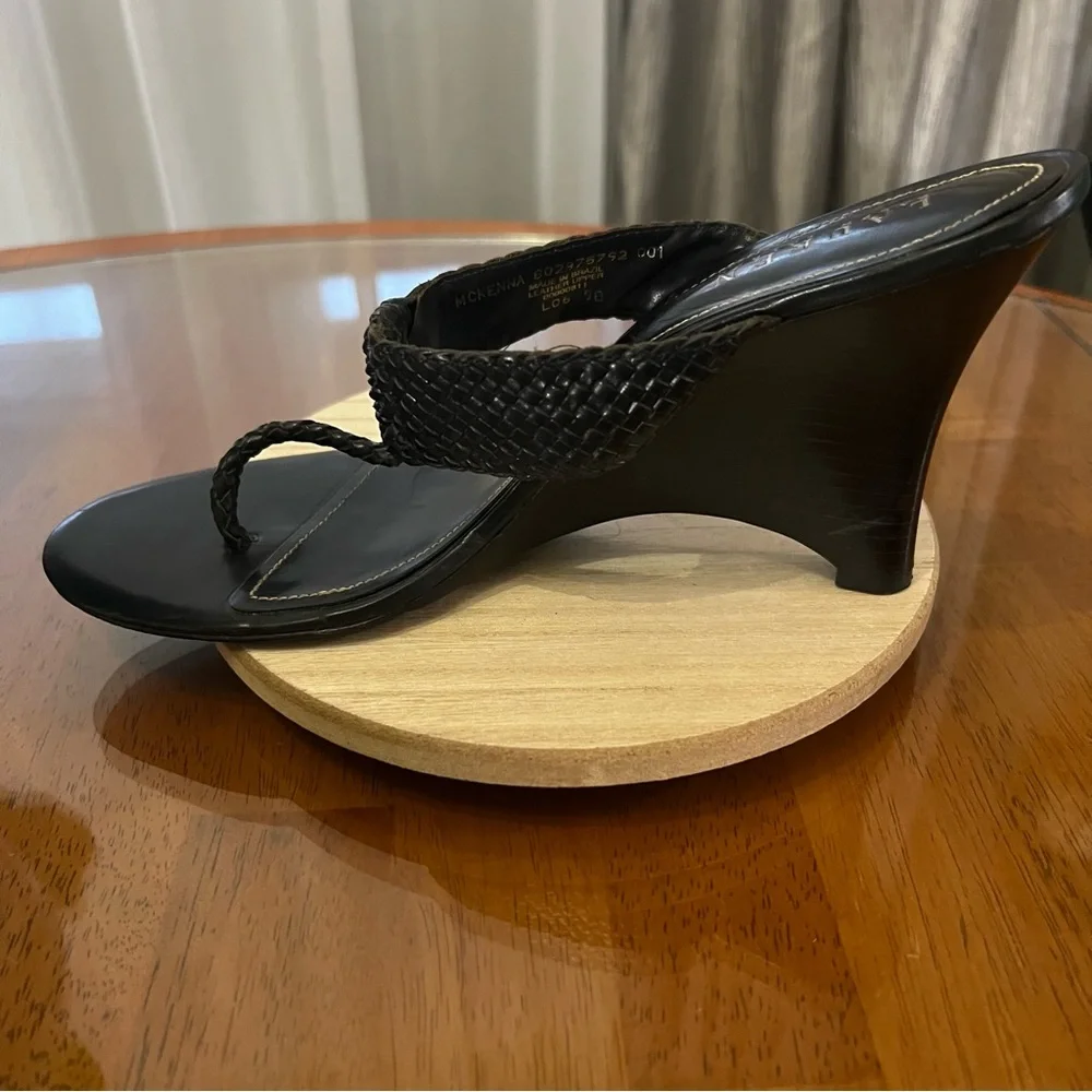 Lauren Ralph Lauren McKenna Wedge
Thong Sandals Black Leather Good Condition - Picture 9 of 11